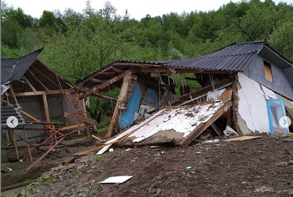 Спаслась на дереве: жители Прикарпатья рассказали о пережитых наводнениях (фото)